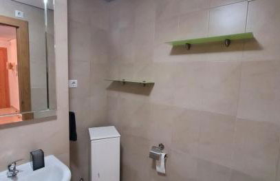 Ground Floor Licenced Apartment, Close to Town & Pool - Foto 9