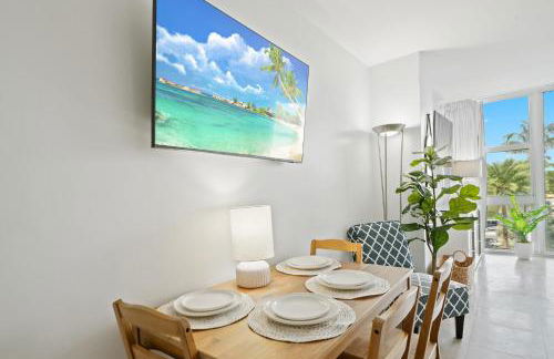 Beach Front 2 Bed Condo - Pool & Tiki Bar - Foto 10