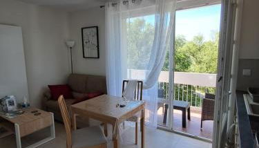 Le 7 - Appartement 2 pièces au calme en bord de rivière, wifi et parking privé gratuit - Foto 3