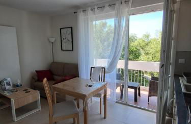 Le 7 - Appartement 2 pièces au calme en bord de rivière, wifi et parking privé gratuit - Foto 3