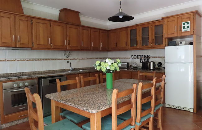 Lovely 3-bed House in Queimada Ideal for Families - Foto 14