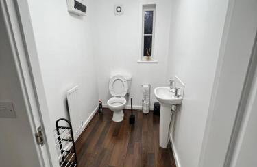 New Manchester City Getaway House with 2 FREE Parking - Foto 21