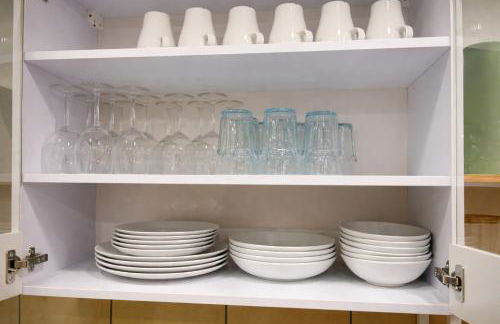 STN Royale Suite - Ferienwohnung mit 4 Schlafzimmer, 8 Big Beds, Parkplatz & Balkon, Highspeed WLAN, Netflix Premium, Zentral zu Audi & Schwarz Gruppe - Foto 27