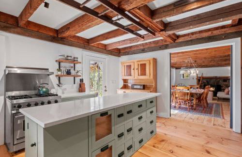 Modern Lux Cabin w Mtn Views and Fire Pit - Foto 5