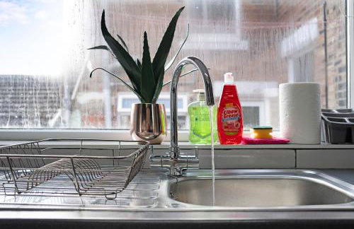 Comfortable 2BR Home 10 Min to Durham Cathedral - Foto 13