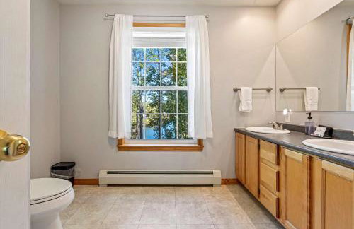 Lakefront Home with Private Beach Access & Hot Tub - Foto 64