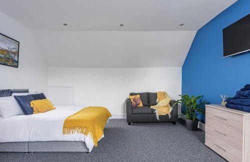 Sedgley-Wolverhampton-Contractors -4 beds-Parking - Foto 4