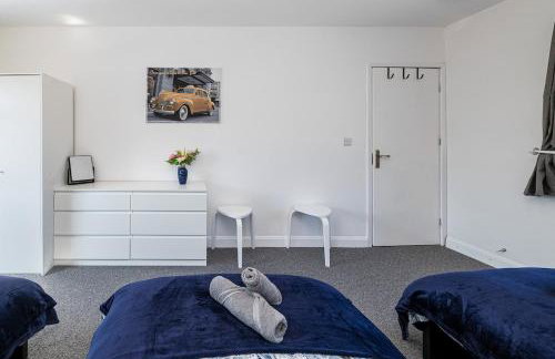 4BR New Build - Near Ferry Port - Great for Groups - Foto 29