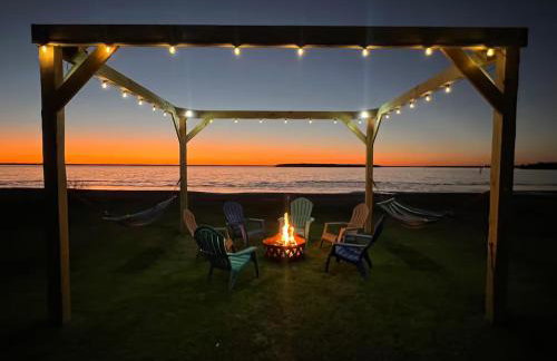 Cedar creek lake front home with Gorgeous Sunset - Foto 1