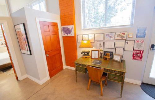 Trendy Modern Loft in Rino Art District - Photo 41