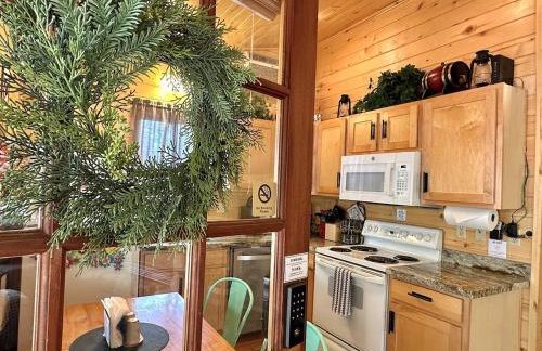 Western theme! Amazing Spa, Fireplace and Deck! - Foto 37