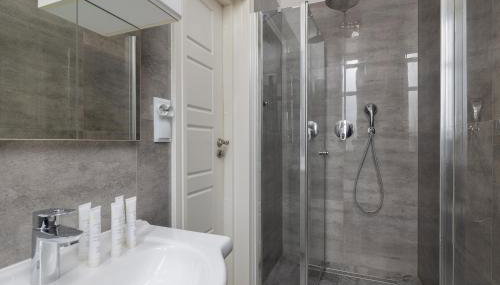 Stylish Apartment with River View and Desk for Remote Work in Szczecin by Noclegi Renters - Foto 5