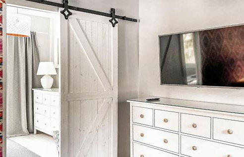 Holiday Home Right on the Lake, Sauna, Jacuzzi - Foto 28