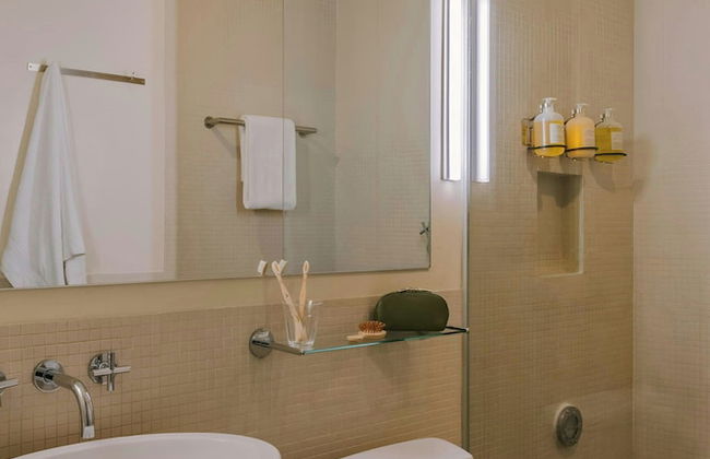 Chambers Hotel Central Park South, Sonder by Marriott Bonvoy - Photo 57