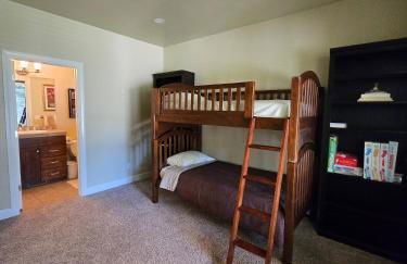 Spacious Eden Getaway w Hot Tub - Foto 13