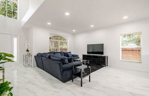 Elegant 4BR Luxury Home - Private Pool Disney - Foto 69