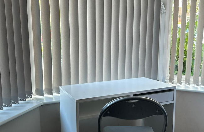 Private 5 bedroom Whole House - Photo 18