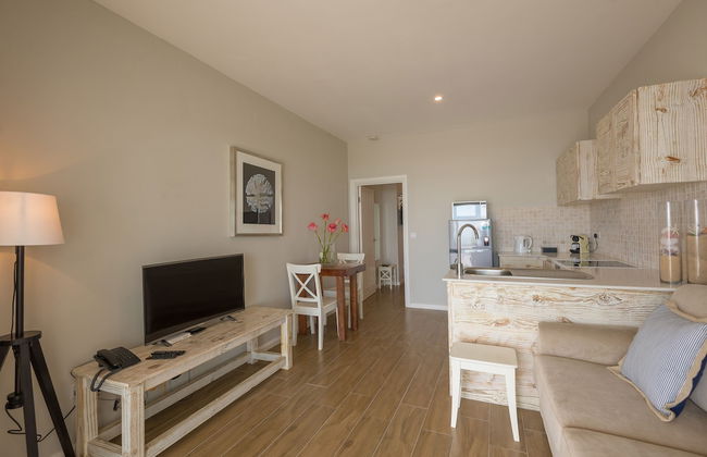 Le Nautique Luxury Beachfront Apartments - Photo 13