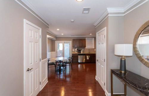 Three BR 2.5 Bath w/ parking spot & deck near metr - Foto 5