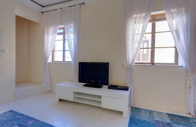 Traditional Maltese Townhouse, Roof Terrace and Views - Photo 9