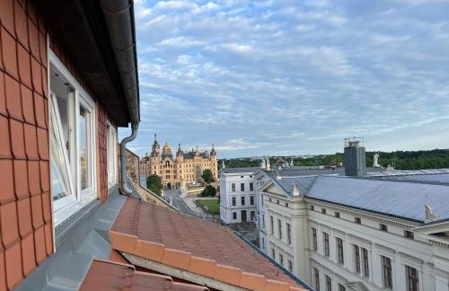 Helle großzügige Dachgeschoss Wohnung I Parkplatz I Schloss Blick #Cosiness Company - Foto 6