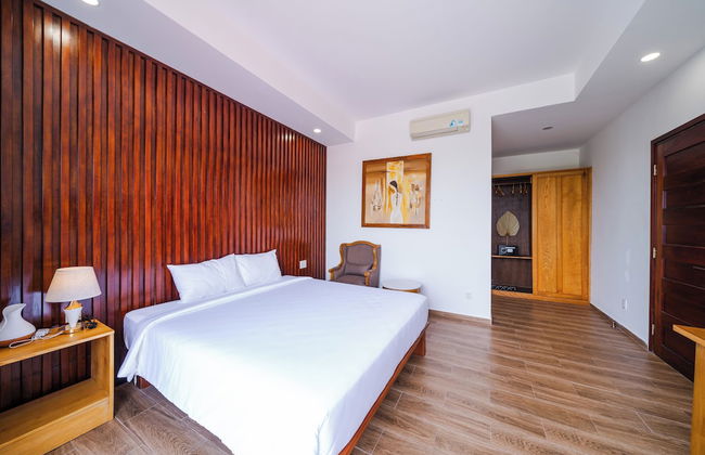 Palm River Boutique - Photo 12