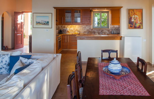 Absolute Villa by Stylish Stays - Photo 20