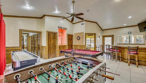 Pool and Game Room Waterfront Harlingen Home - Foto 3