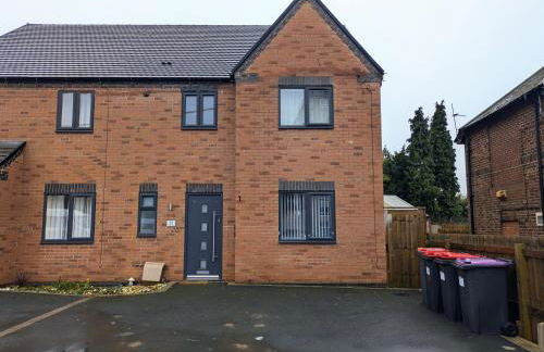 Tempting Telford 4 bed house - Photo 32