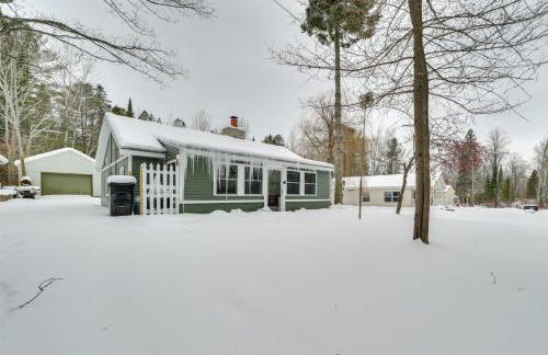 Pet Friendly Home - Walk to Mullet Lake! - Photo 27