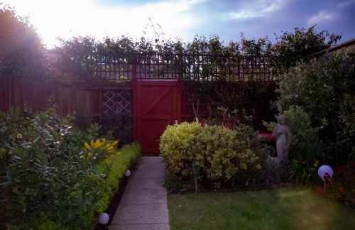 Stunning Seafront House with garden and private parking - Foto 13