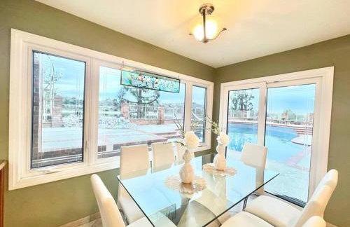 Stunning Panoramic Waterfront Pool Home Escape - Foto 45