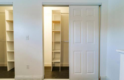 Lounge Area Office Fenced Yard Near It All - Photo 32