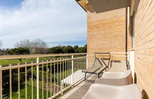 GuestHost -Elegant Seaside Apartment with Pool and Parking - Foto 6