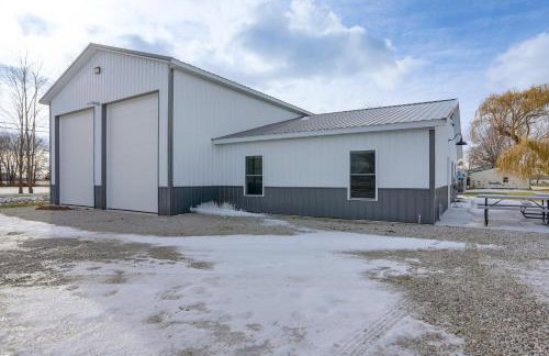 Patio and Parking! Modern Bunkhouse Near Lake Erie - Foto 4