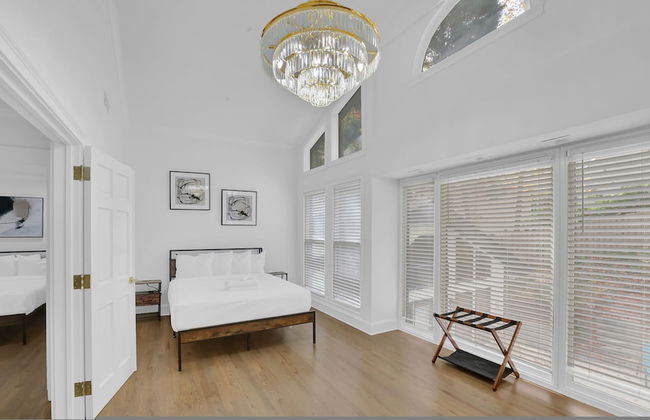 Luxury 7BR Buckhead Oasis w Pool Gameroom Firepit - Foto 53