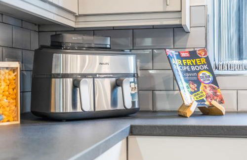 Stylish Home Hot Tub EV Parking - Foto 28