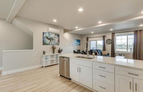 Columbia River Views Spacious Hammond Getaway! - Photo 13