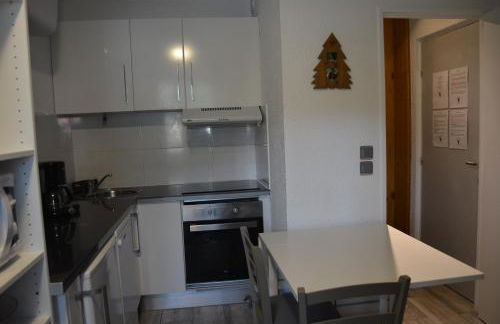 Studio MARMOTTE FONT-ROMEU 4 personnes avec balcon Résidence VAL SOLEIL entièrement rénové en juin 2021 place de PARKING & WIFI gratuit , draps & serviettes de toilettes non inclus, sabanas y toallas no incluidos - Foto 10