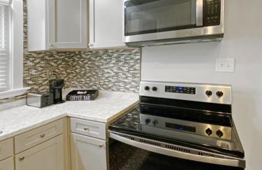 Lux 3BR, Steps from Airport, U of R & Grocery Stores - Foto 32