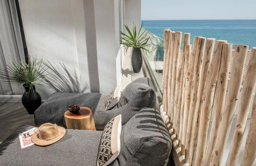 Khroma Luxury Suite 2 Beach front apartment - Photo 23