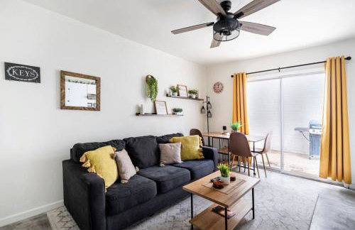 Bright 2BR Oasis Desert Charm and BBQ Nights - Foto 1