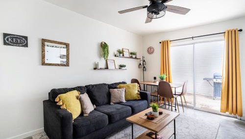 Bright 2BR Oasis Desert Charm and BBQ Nights - Foto 1