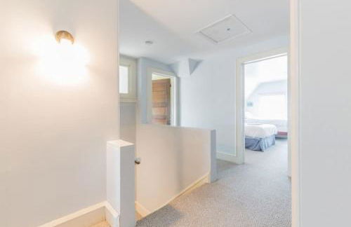 Beach Block 7 bdrms Parking Patio and Sunroom - Foto 3