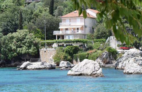 Villa Ana Apartments - Photo 1