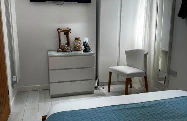 Ocean Drive Deluxe Apartment with use of the Day time Beach Hut - Foto 52