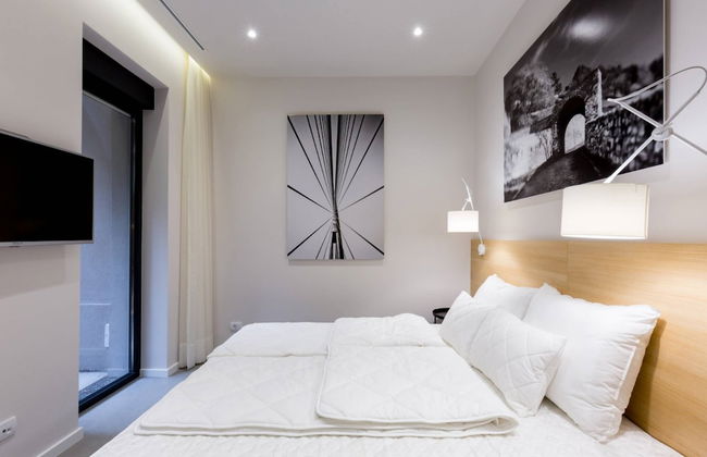 Teanna Lux Apartments - Photo 5