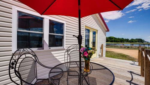 Dock Access Waterfront Cottage in Avenue! - Foto 2