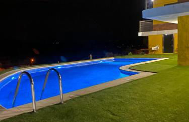 4 Bed Villa - Sleeps 9- Pool - Garden - Parking - Foto 8