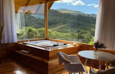 Romantic Getaway with Jacuzzi and Breakfast in Rancho Queimado - Photo 6
